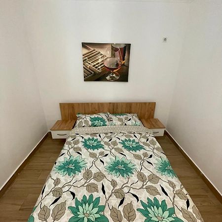 Militari Comfort Studio Roşu Dış mekan fotoğraf