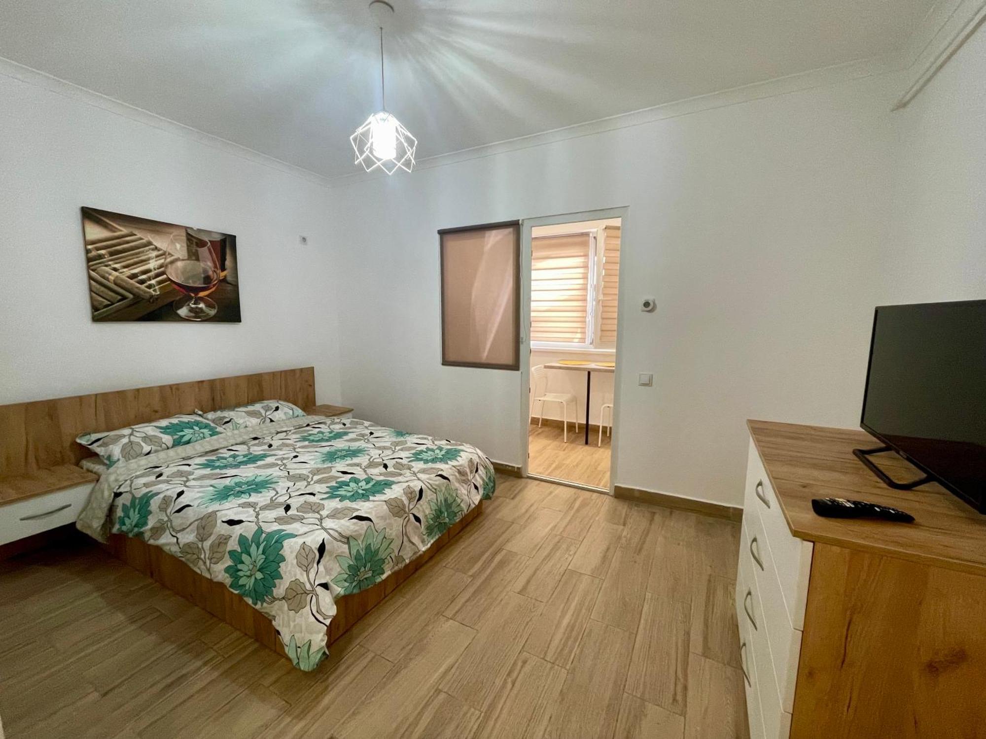 Militari Comfort Studio Roşu Dış mekan fotoğraf